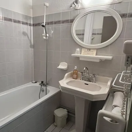Otel Gite-auberge Du Pont De Lanau