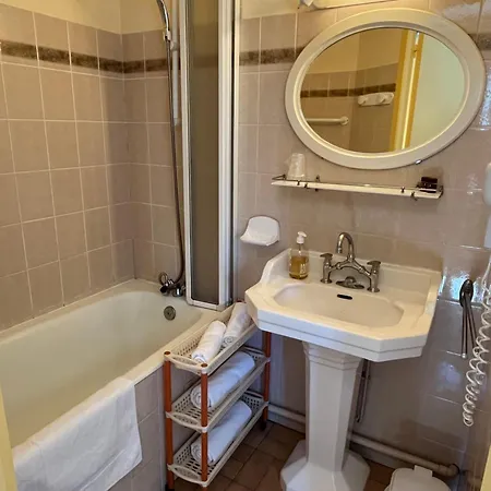 Gite-auberge Du Pont De Lanau 2* Neuveglise