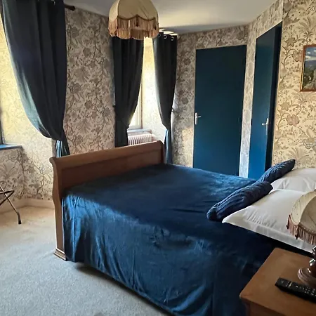 Hotell Gite-auberge Du Pont De Lanau Neuvéglise