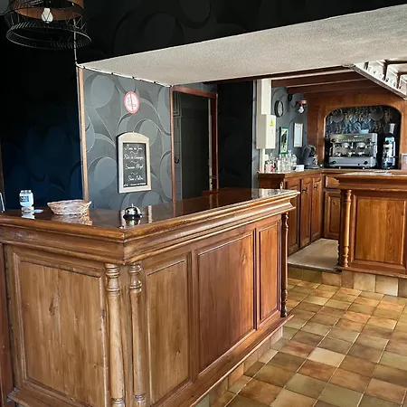 Hotell Gite-auberge Du Pont De Lanau 2*